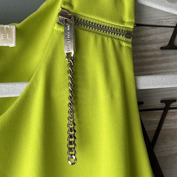 [L] Host Pick- Michael Kors Large Sleeveless Top - Picture 4 of 6